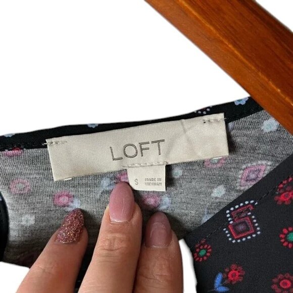 Loft Top Black Geometric Pattern Red, Blue Flutter Sleeve Women's Size S - Picture 4 of 8